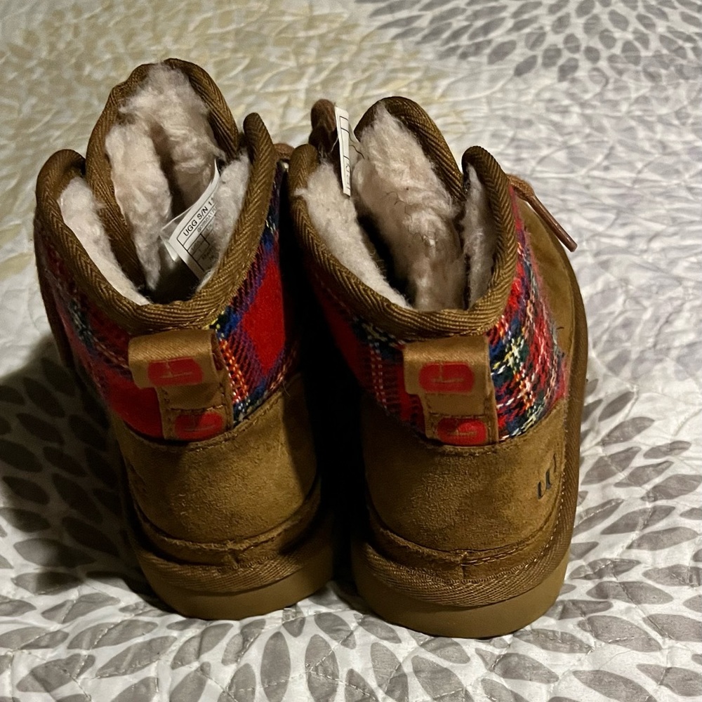Girl Ugg boots